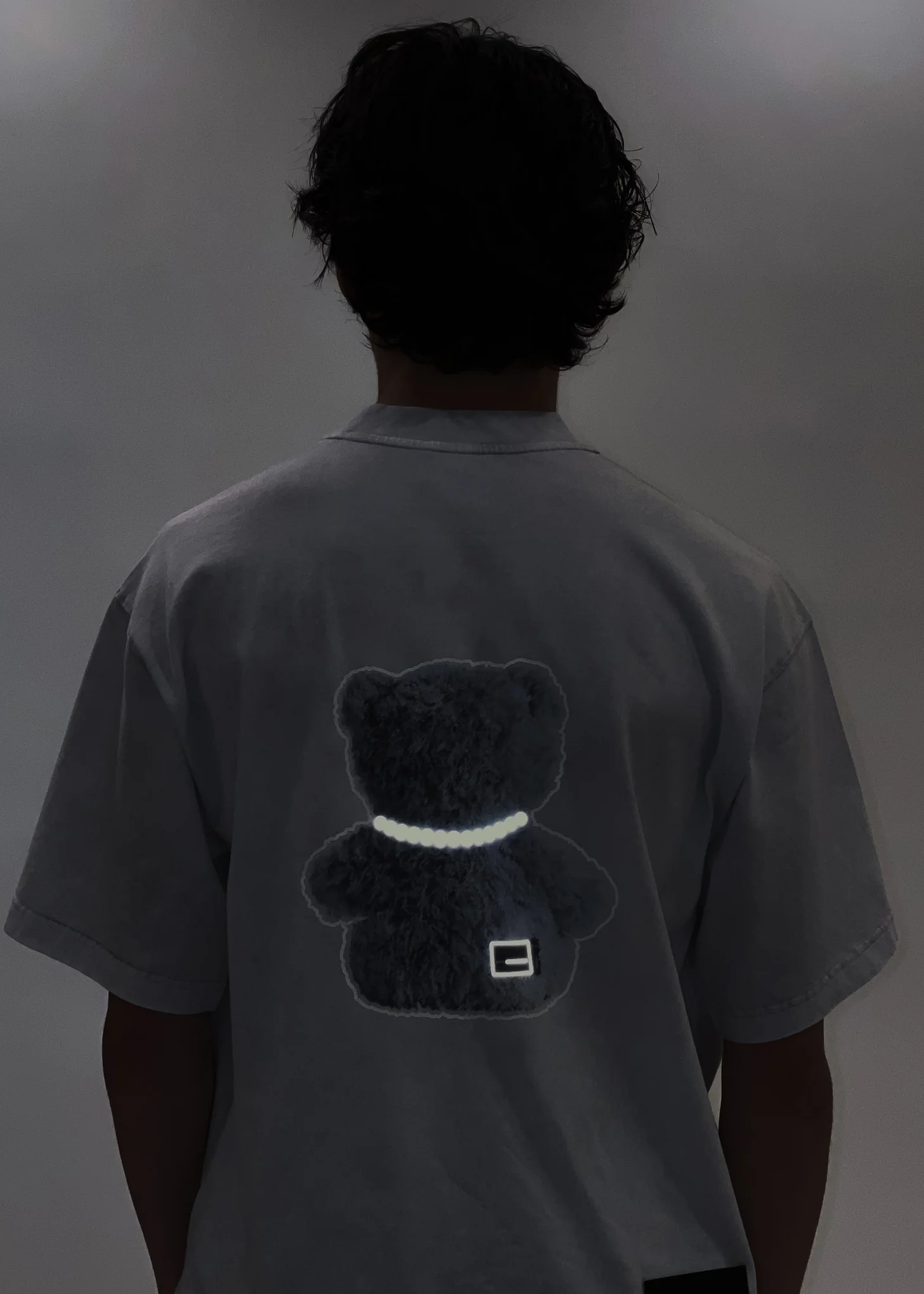 WHITE PEARL NECKLACE TEDDY T-SHIRT (REFLECTIVE) - Image 3