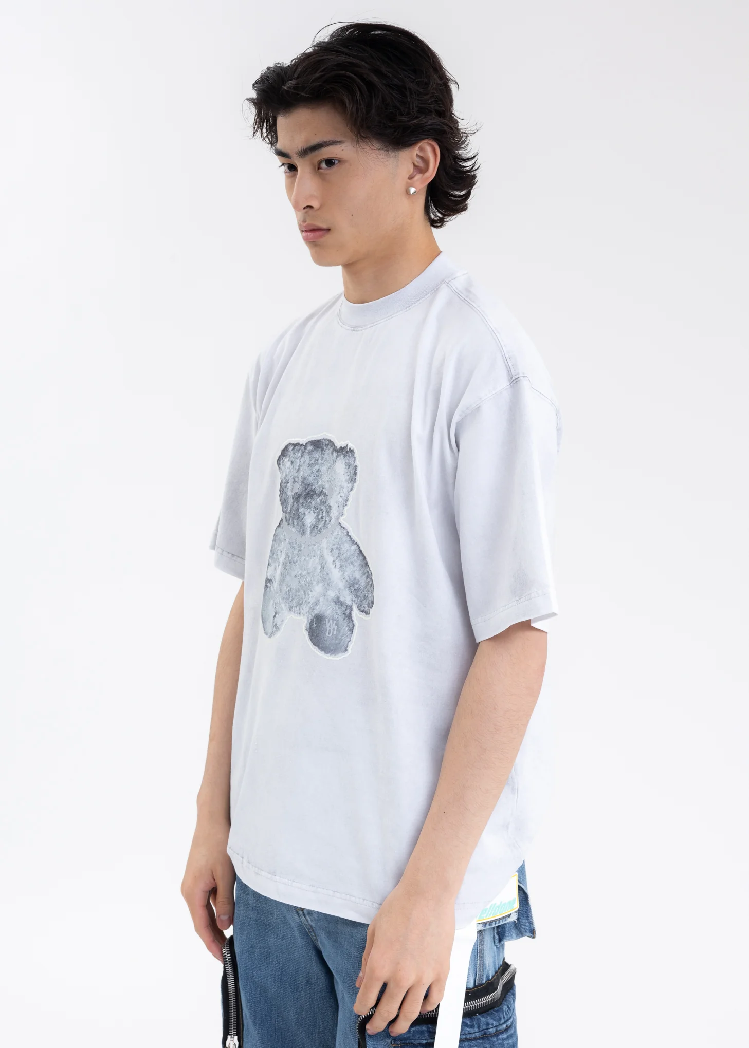 WHITE PEARL NECKLACE TEDDY T-SHIRT (REFLECTIVE) - Image 4