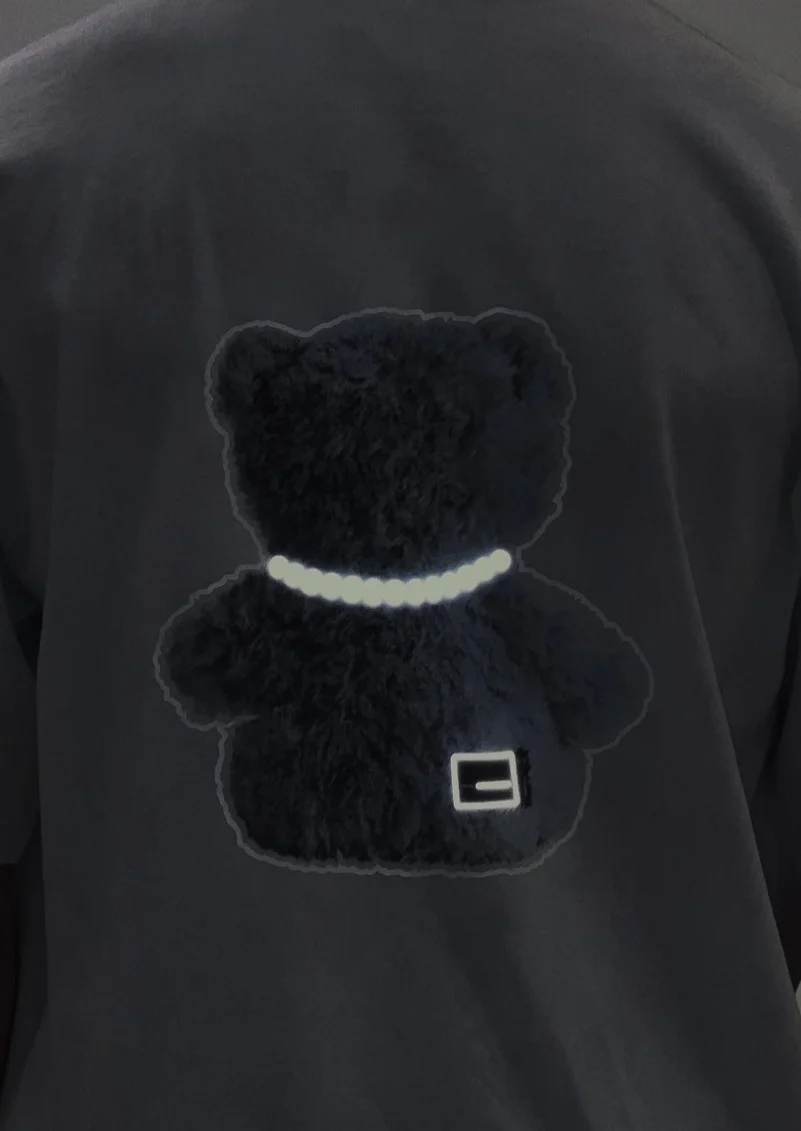 WHITE PEARL NECKLACE TEDDY T-SHIRT (REFLECTIVE) - Image 3