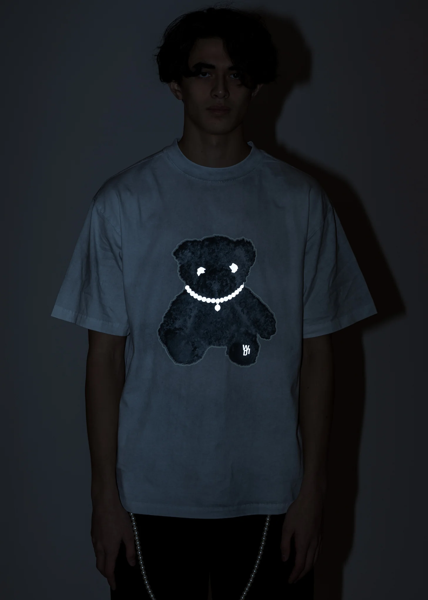 White Pearl Necklace Teddy T-Shirt (Reflect) - Image 2