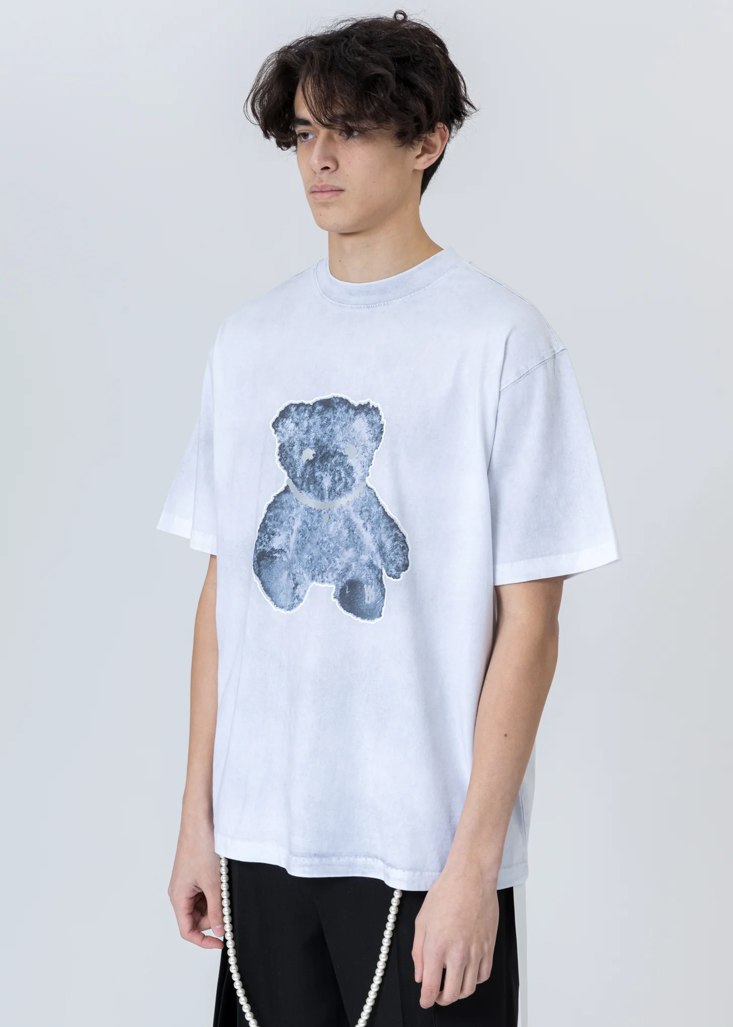 White Pearl Necklace Teddy T-Shirt (Reflect) - Image 5