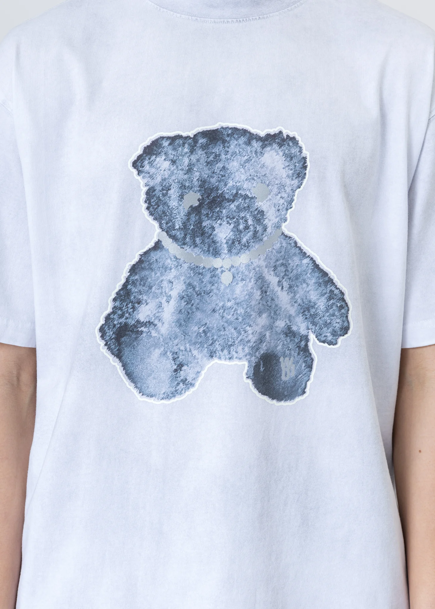 White Pearl Necklace Teddy T-Shirt (Reflect) - Image 6