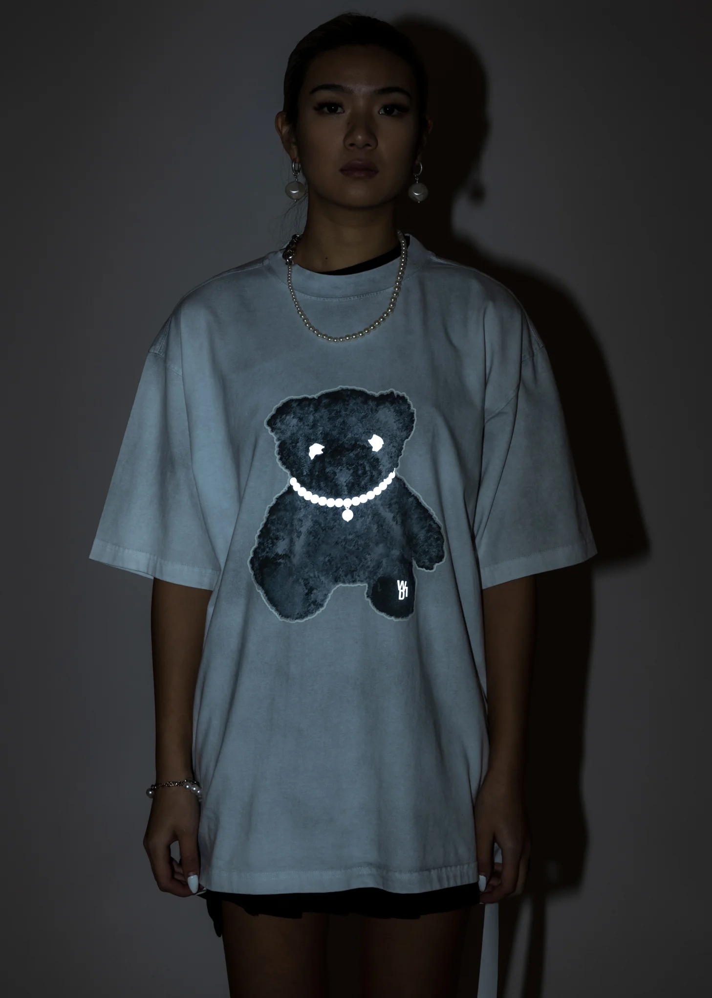 White Pearl Necklace Teddy T-Shirt (Reflect) - Image 2