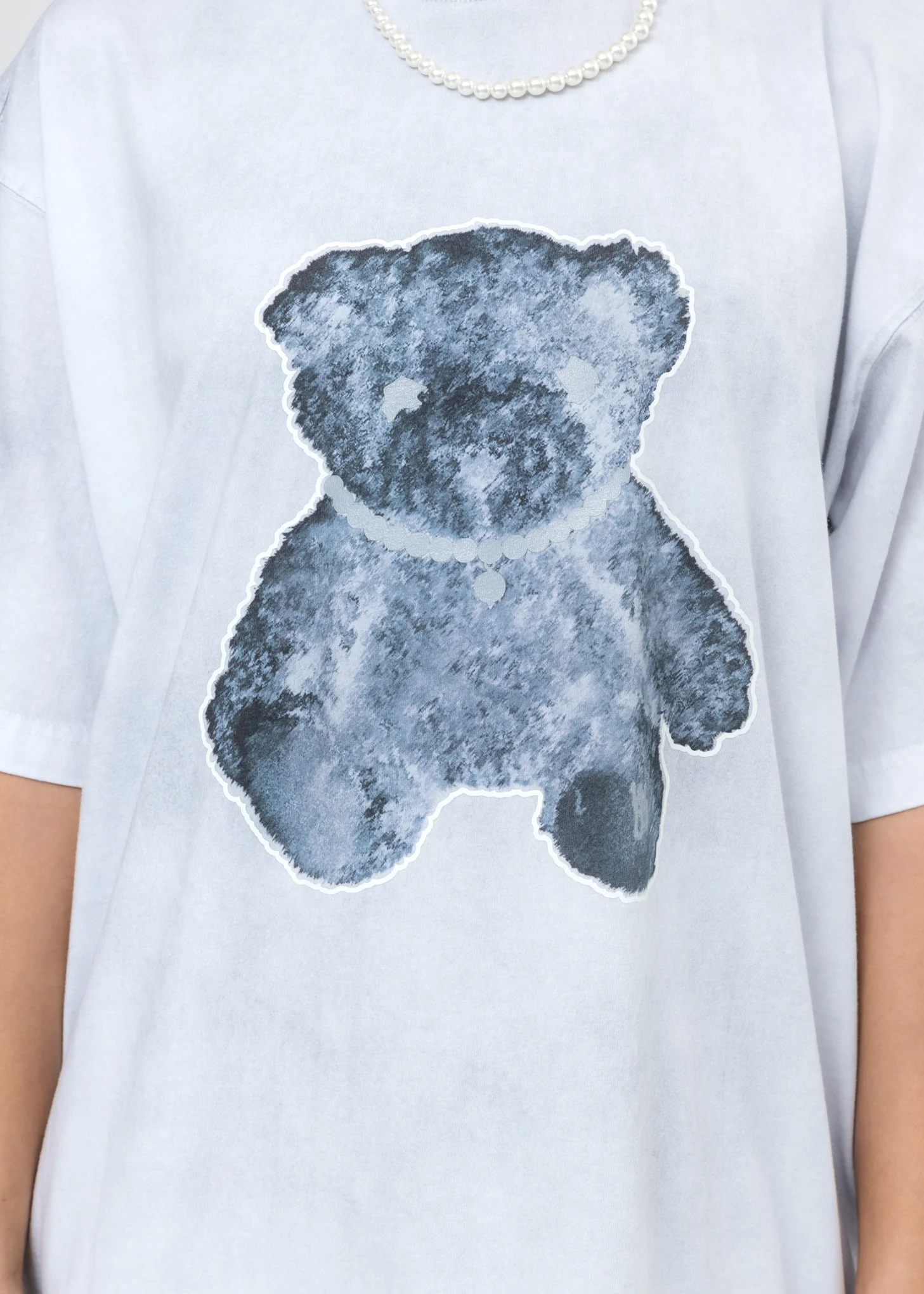 White Pearl Necklace Teddy T-Shirt (Reflect) - Image 6