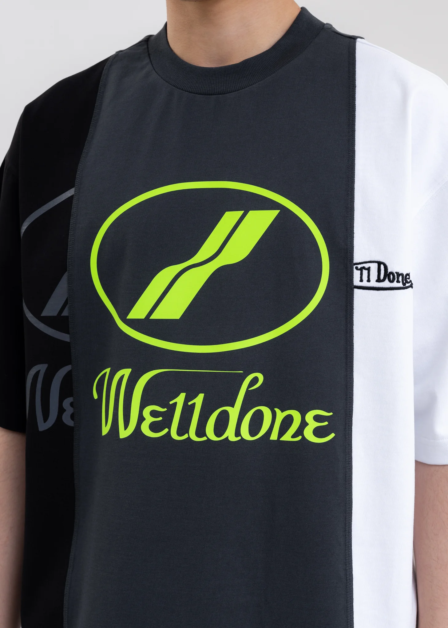 WHITE REMAKE 3 PANEL REFLECTIVE LOGO T-SHIRT - Image 4