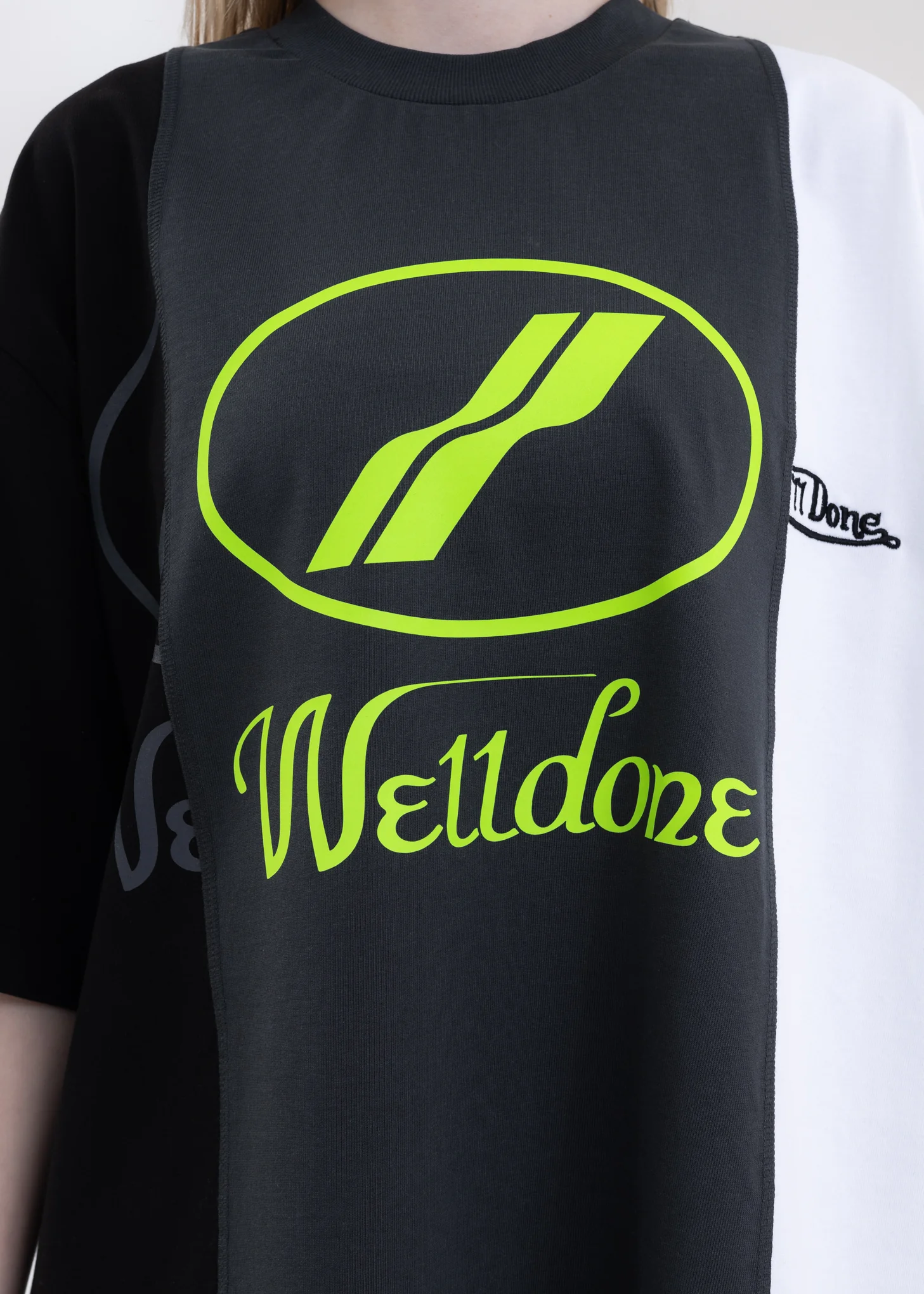 WHITE REMAKE 3 PANEL REFLECTIVE LOGO T-SHIRT - Image 4