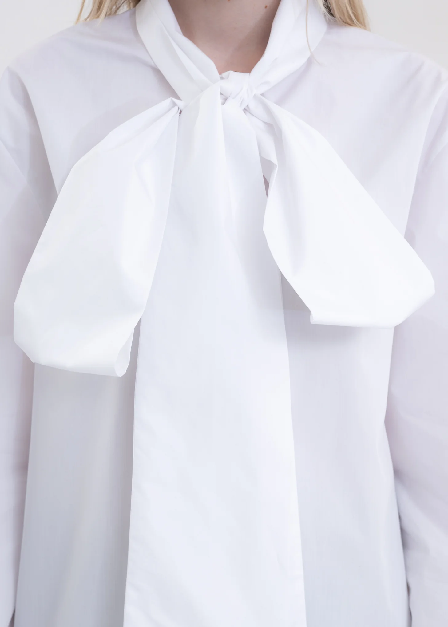 WHITE RIBBON COLLAR SHIRT - Image 4