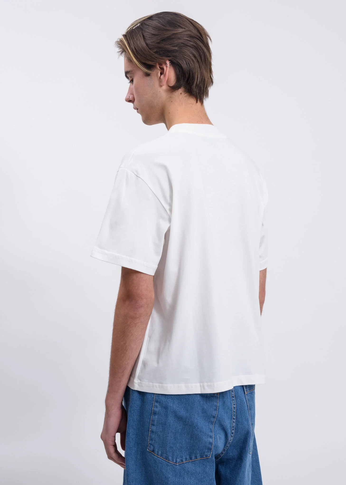 White Robertas Back Print T-shirt - Image 4