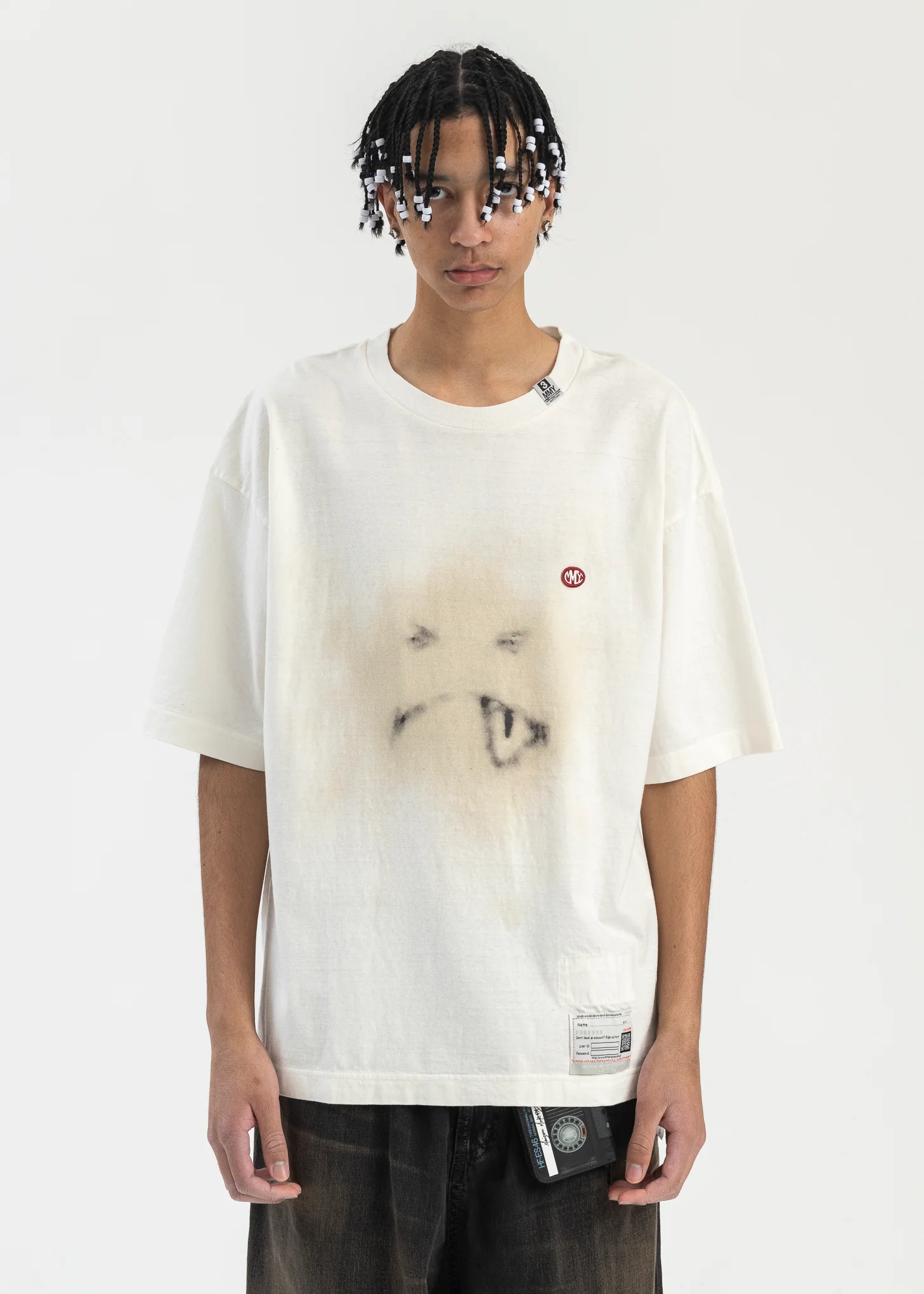 WHITE SMILY FACE PRINTED TEE 2