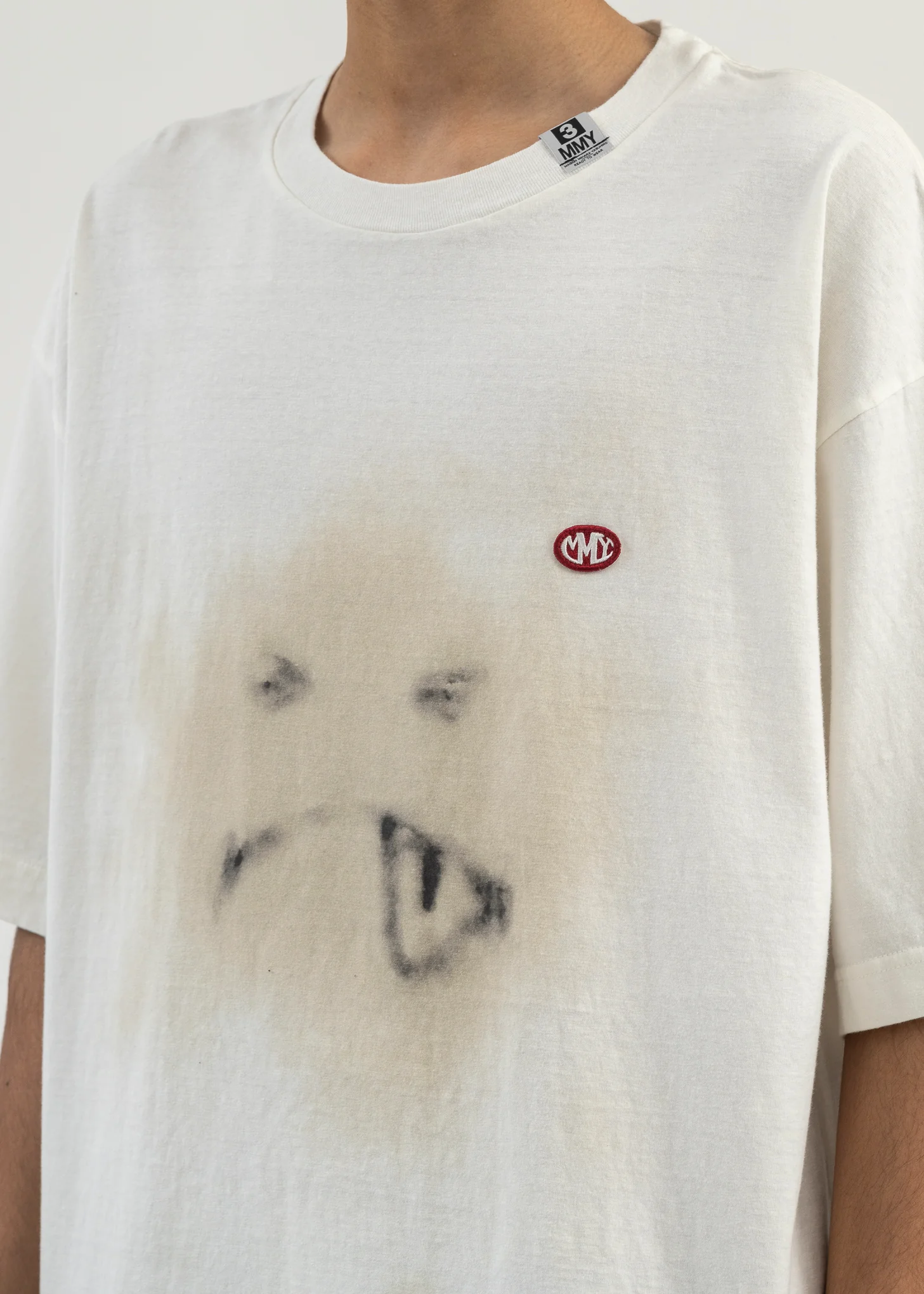 WHITE SMILY FACE PRINTED TEE 2 - Image 4