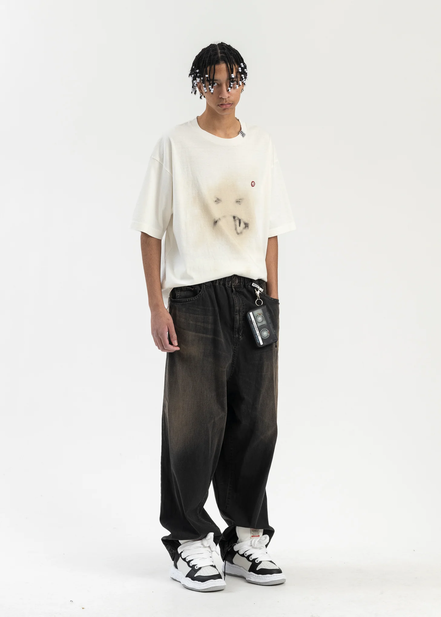 WHITE SMILY FACE PRINTED TEE 2 - Image 5