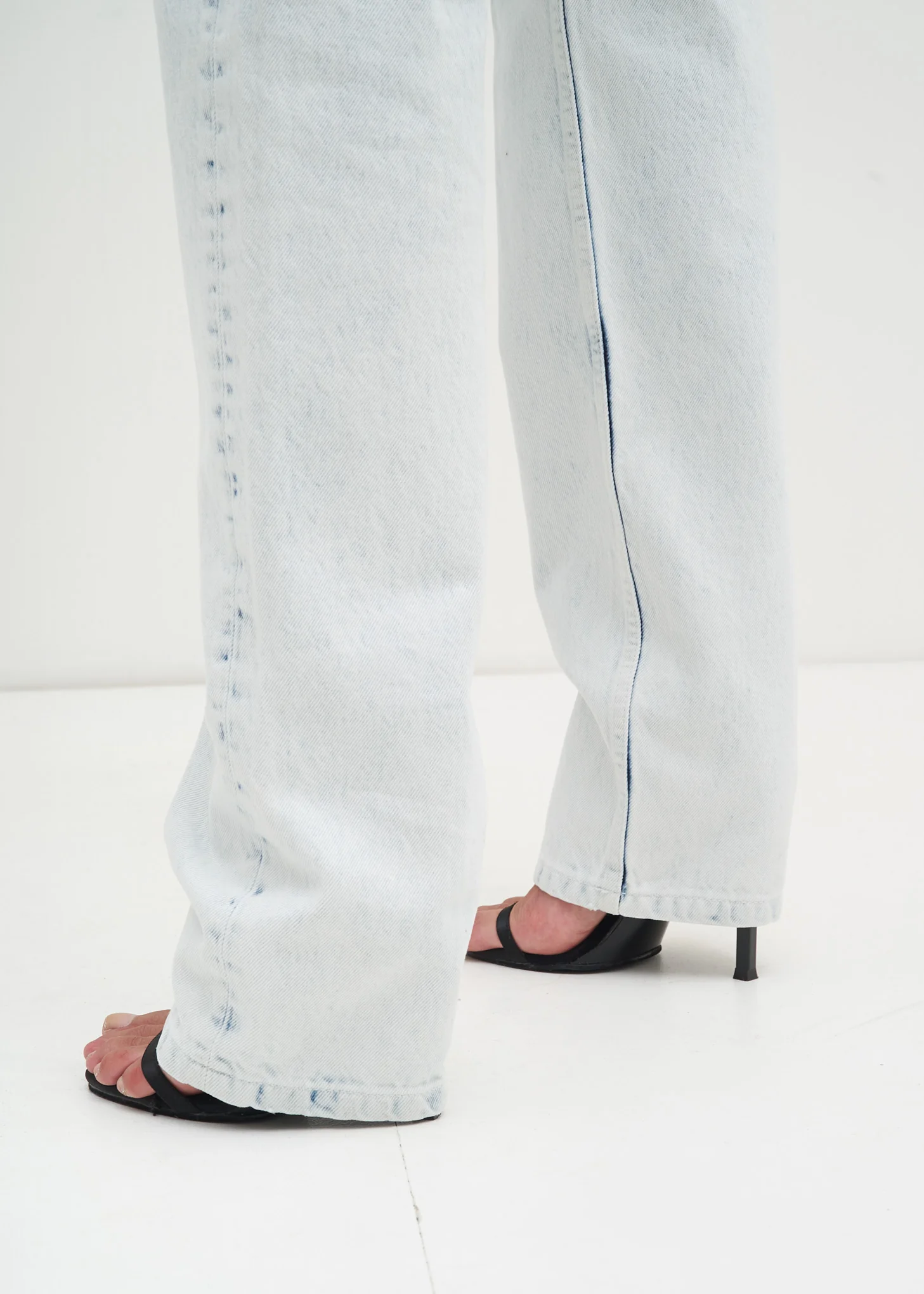 White Stonewash Asymmetric Waist Jeans - Image 5