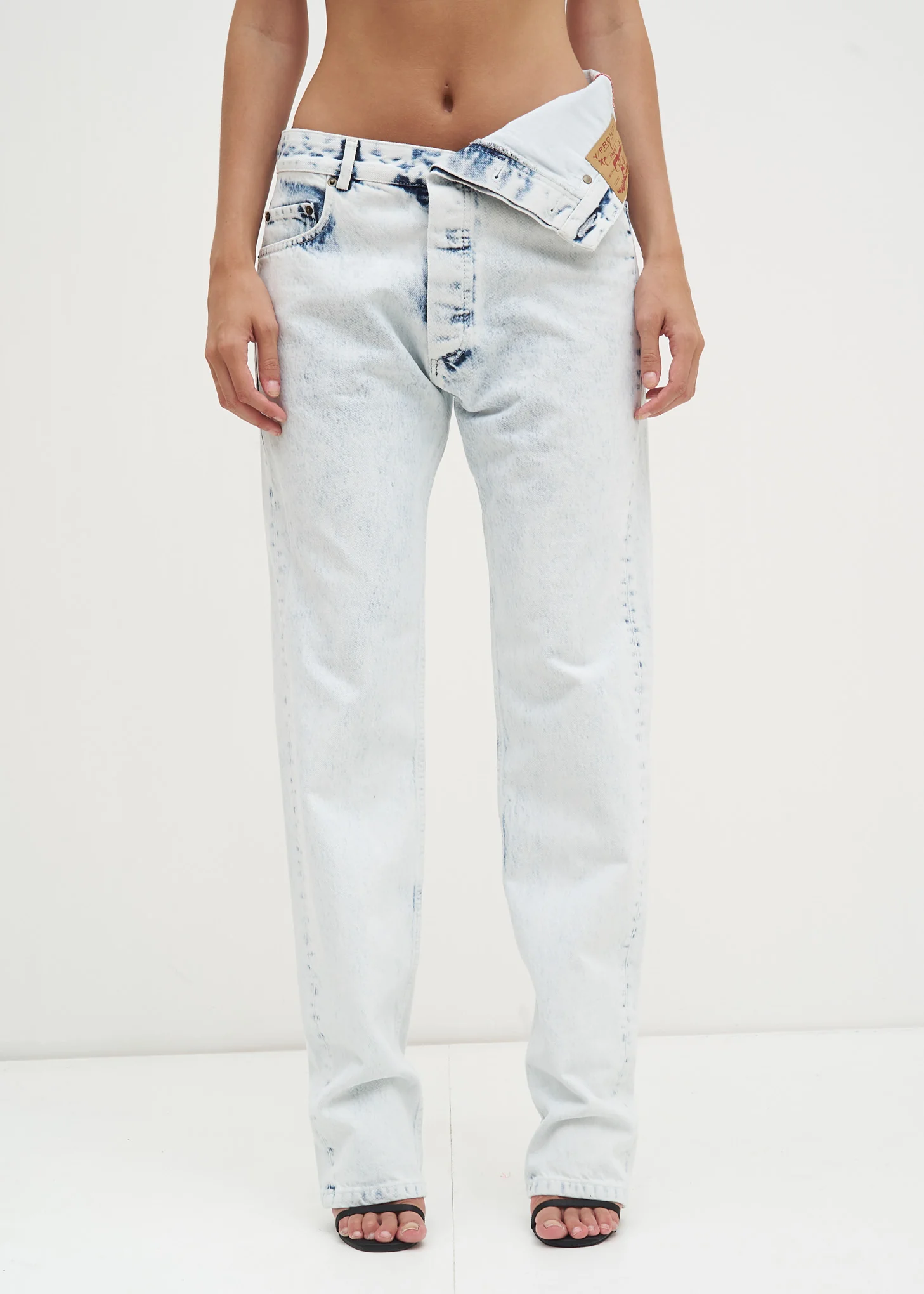 White Stonewash Asymmetric Waist Jeans - Image 7