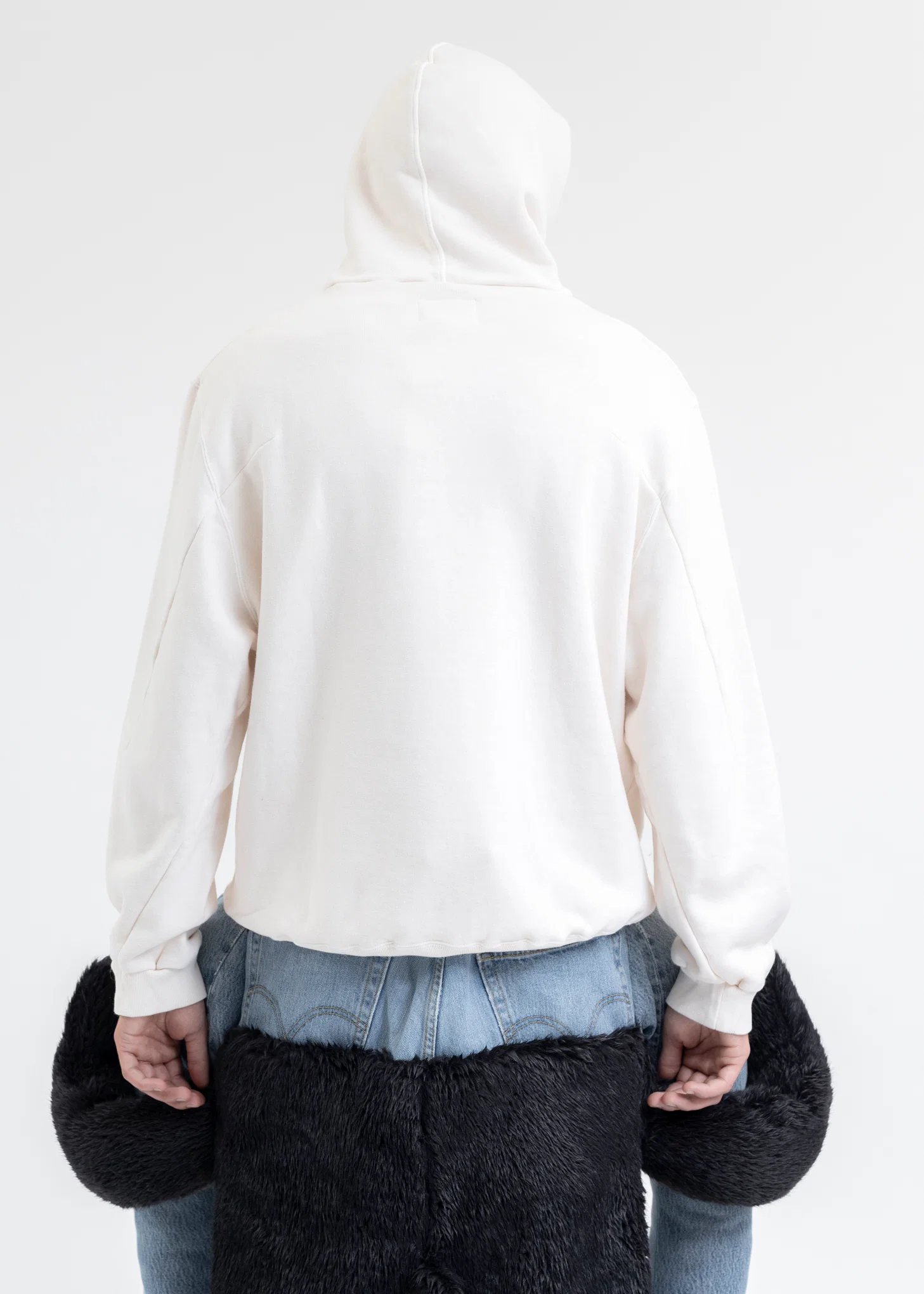 WHITE STUFFED RABBIT DURING BREAK HOODIE - Image 4