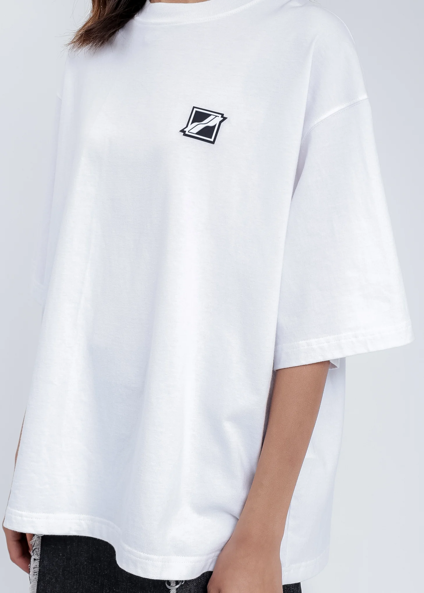 White WE11DONE Mini Logo Patch T-Shirt - Image 4