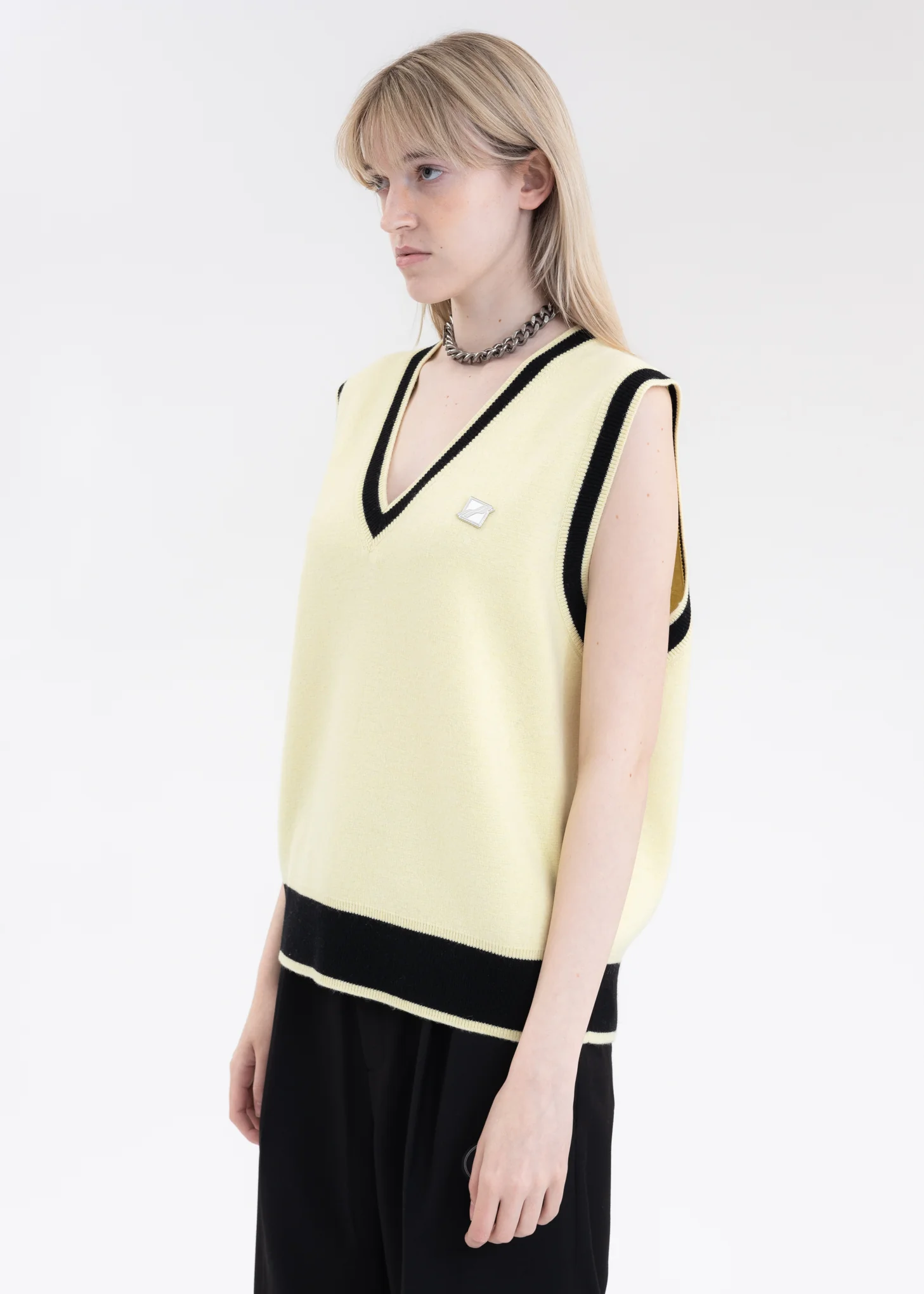 YELLOW LOGO METAL DETAIL KNIT VEST - Image 3
