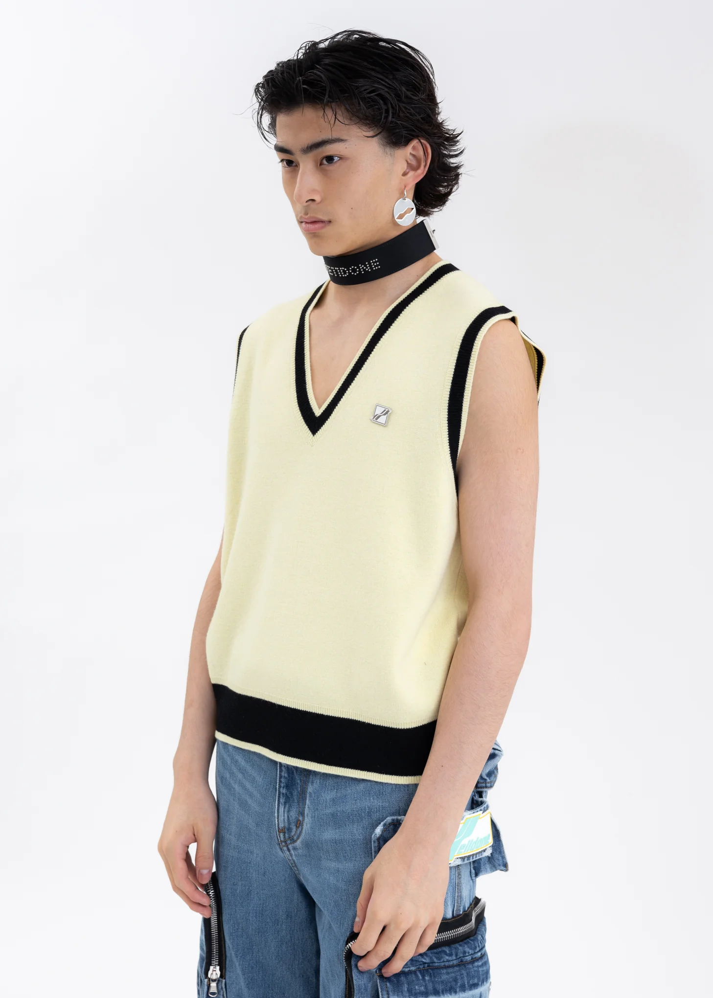 YELLOW LOGO METAL DETAIL KNIT VEST - Image 2